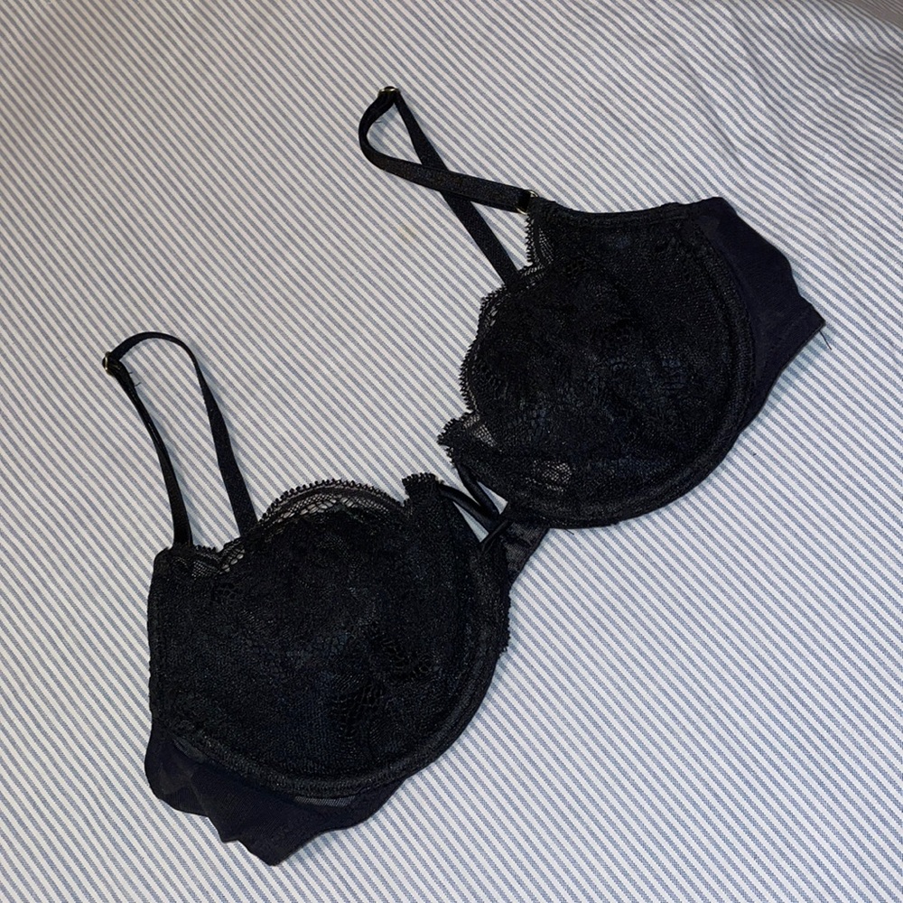 VICTORIAS SECRET black lace bra lightly lined 34B
